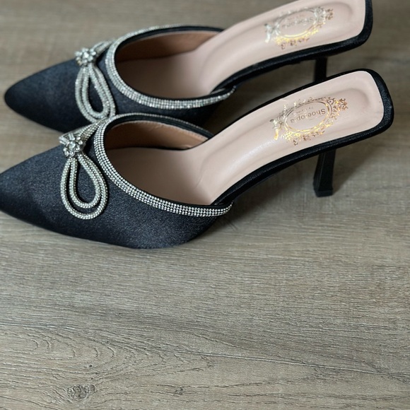 Black heels - Picture 3 of 5